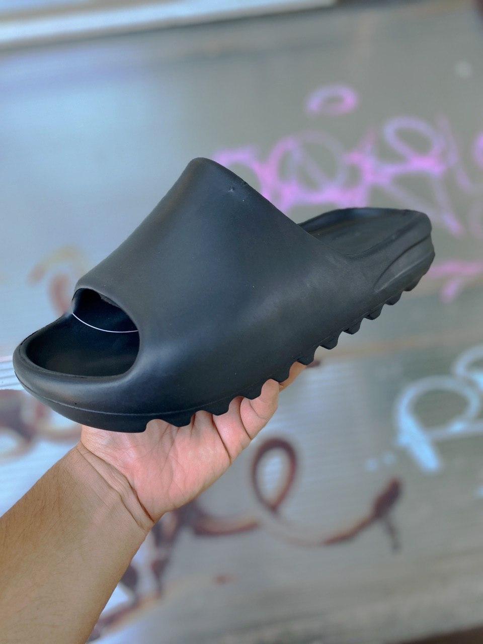 

Cланцы, тапочки, шлепки Adidas Yeezy Slide Black 41, Черный