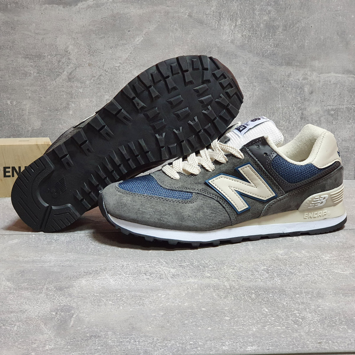 

Кроссовки мужские 17482, New Balance 574, темно-серые, < 43 > р. 43-27,5см., Темно-серый