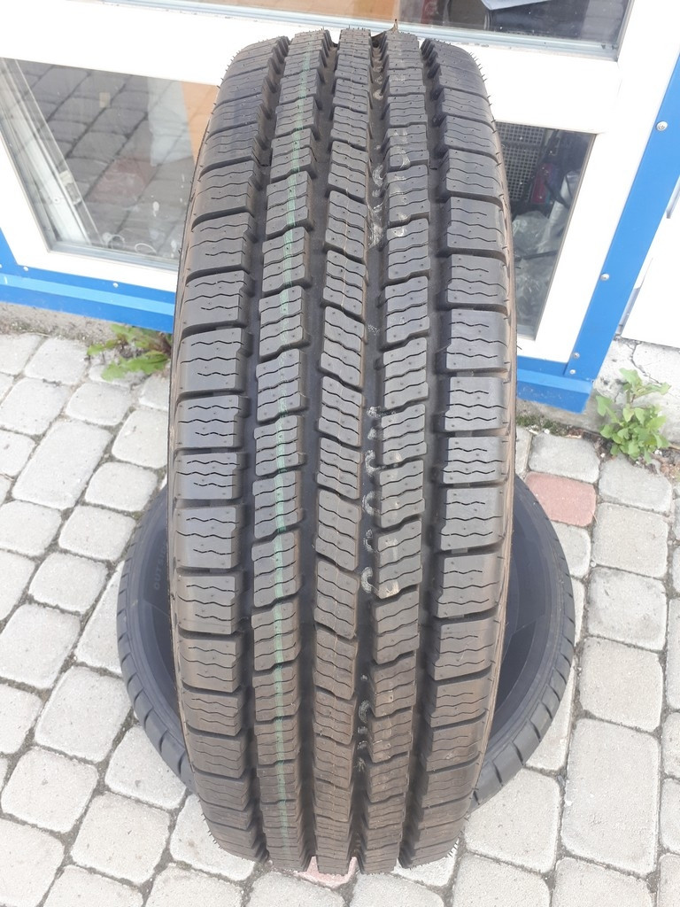 

225/75R16C Roadstone Roadian H/T