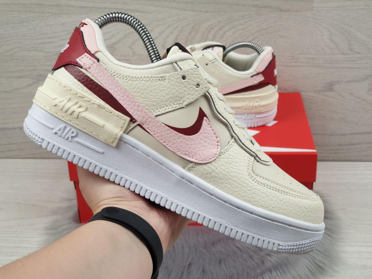 

Кросівки жіночі в стилі Nike Air Force 1 Shadow бежеві з рожевим