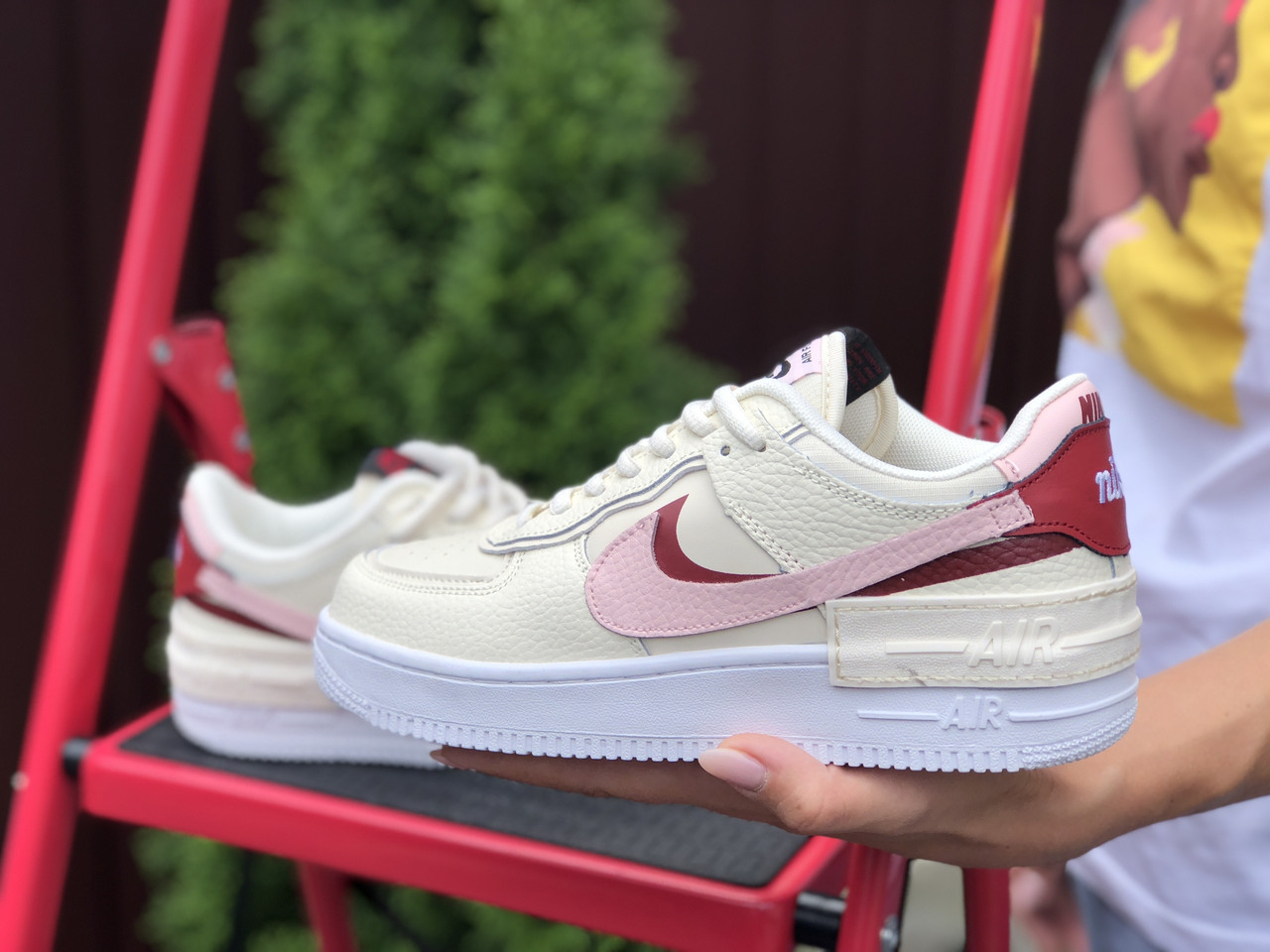 

Женские кожаные кроссовки Nike Air Force 1 Shadow бежевые с розовым 39, Бежевый