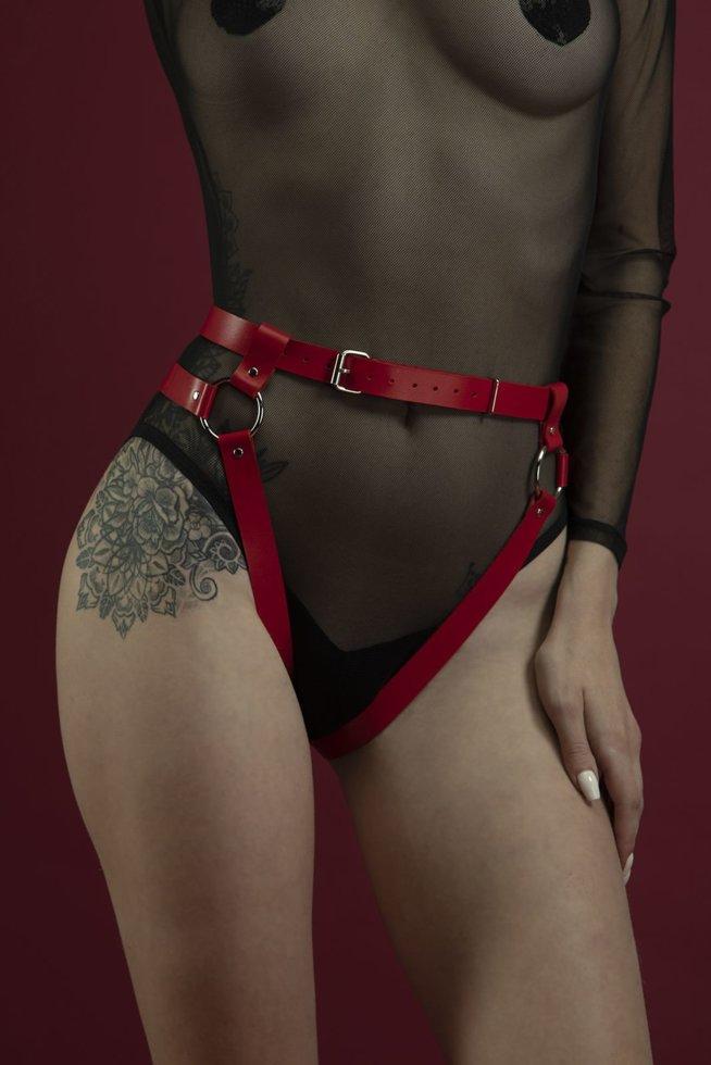 

Гартеры Feral Feelings - Belt Briefs, трусики, натуральная кожа, цвет красный