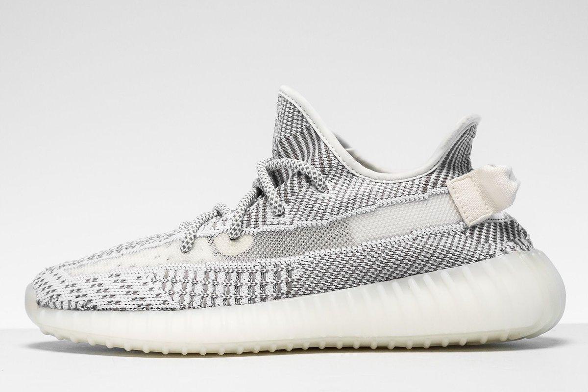

Кроссовки Adidas Yeezy 350 v2 static reflective