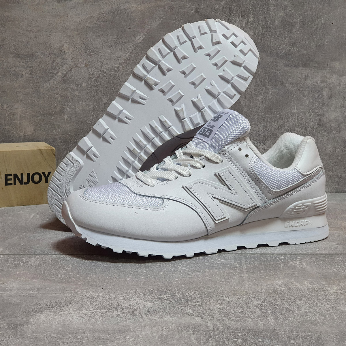 

Кроссовки мужские 17485, New Balance 574, белые, < 42 44 45 > р. 44-28,0см.