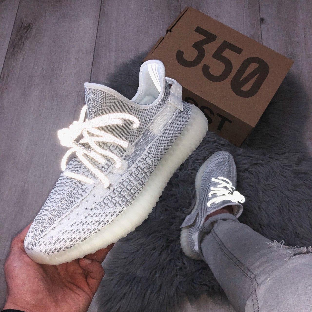 

Кроссовки Adidas Yeezy Boost 350 V2 Static рефлективные шнурки 1в1 как Оригинал! ТОП (ААА+) 43, Светло-серый