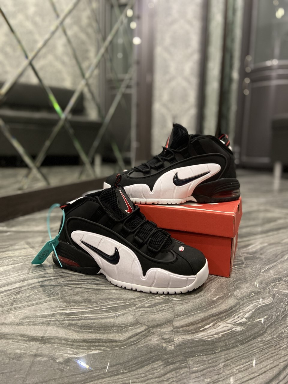 

Кроссовки Nike Uptempo Black 43