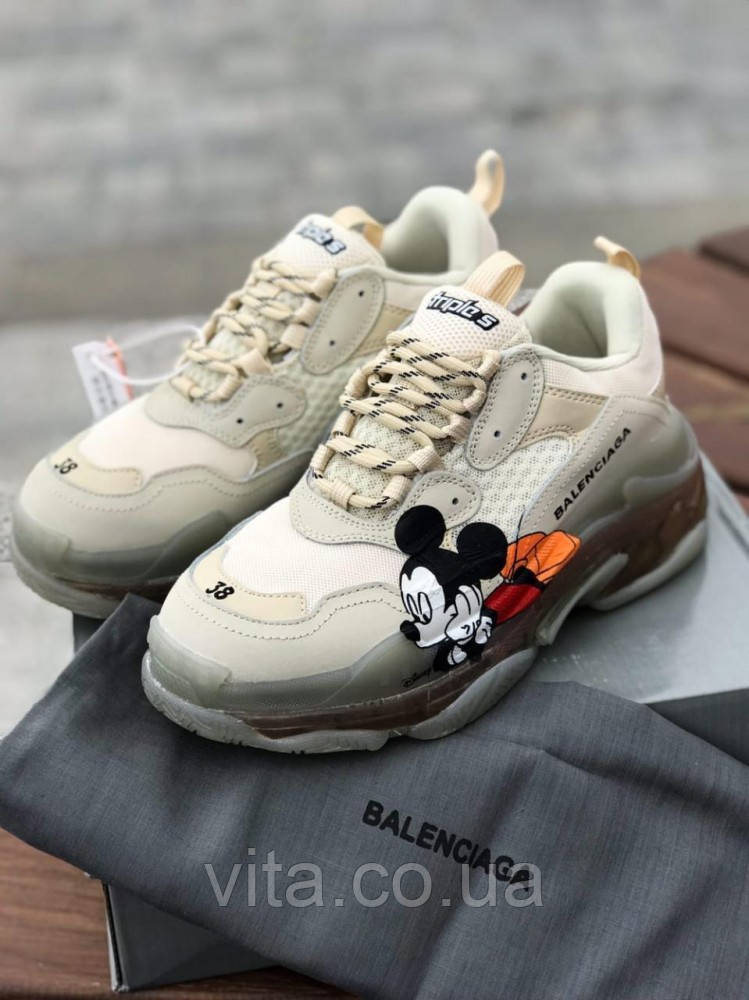 

Кроссовки Balenciaga Triple S жіночі бежевий, Бежеві