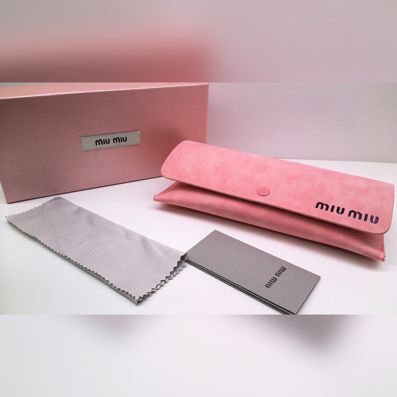 

Брендовый футляр для очков Miu Miu кошелек