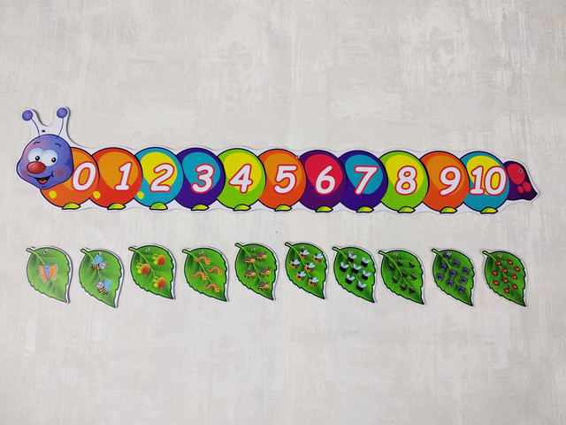 Математическая Гусеница с цифрами и листочками