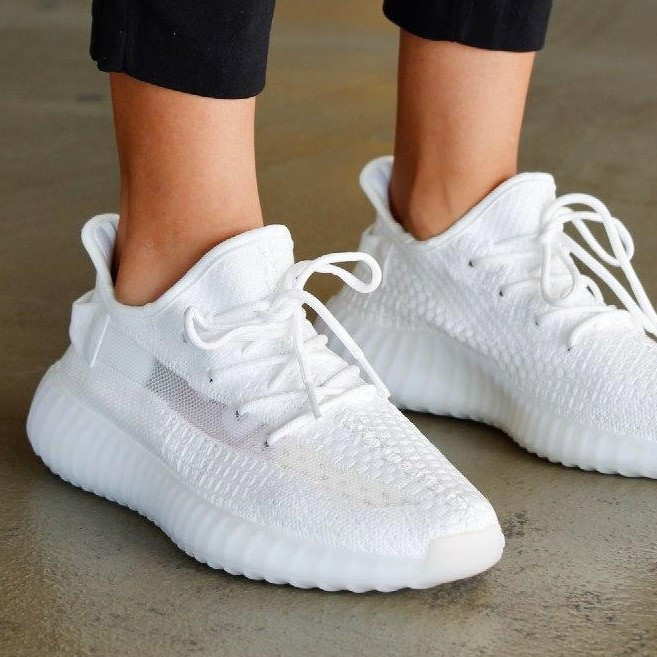 

Женские кроссовки Adidas Yeezy Boost 350 v2 Flowers White 1в1 как Оригинал! ТОП (ААА+) 38, Белый