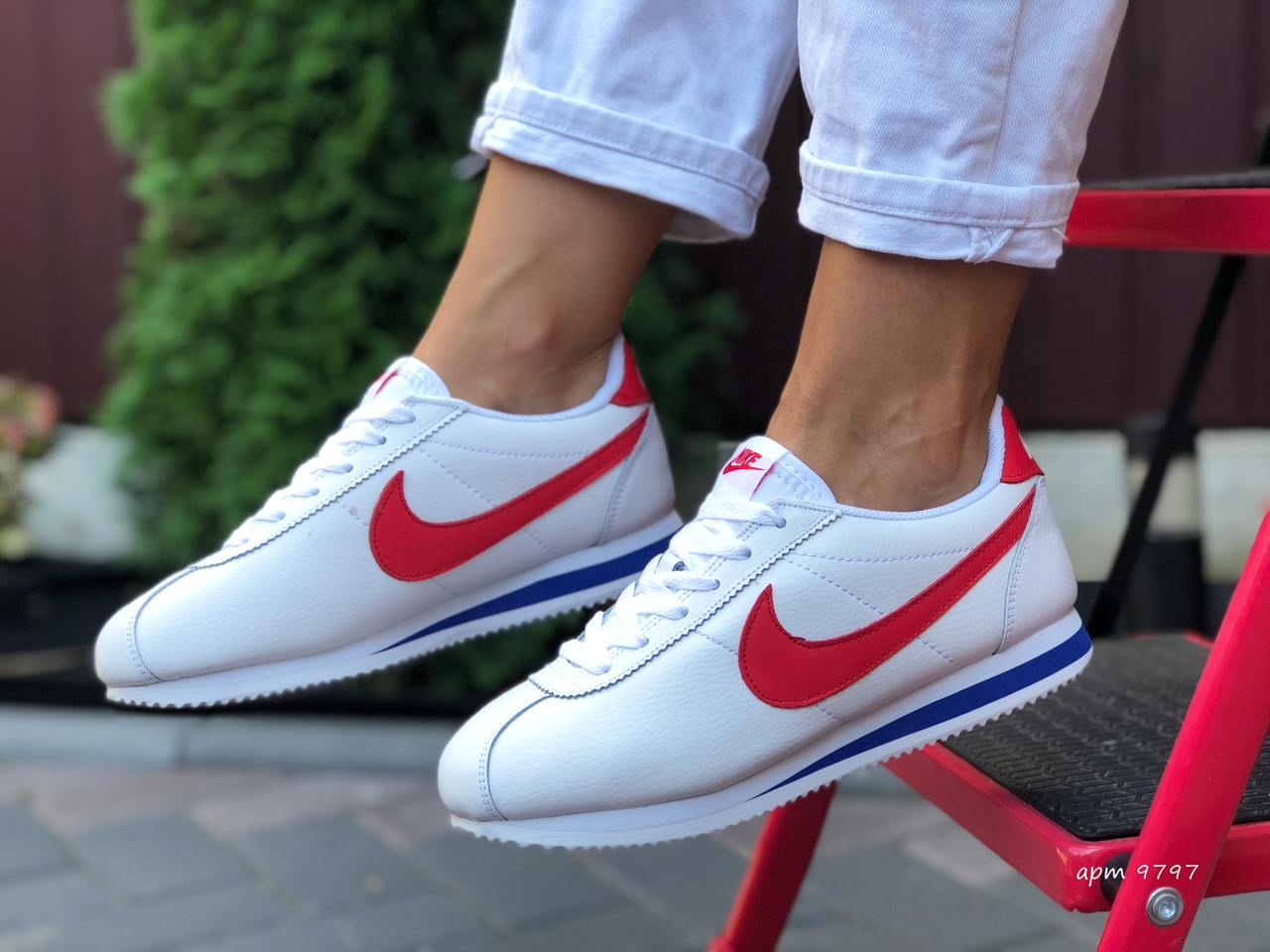 

Кросівки жіночі Nike Cortez білі з червоним\сині 40