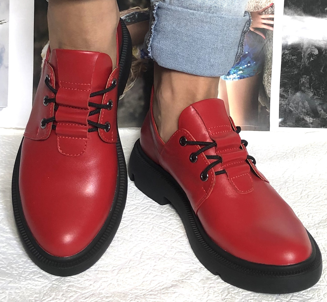 

Moncler туфли! Женские осенние кожаные ботинки на толстой подошве на шнурках 36, Красный
