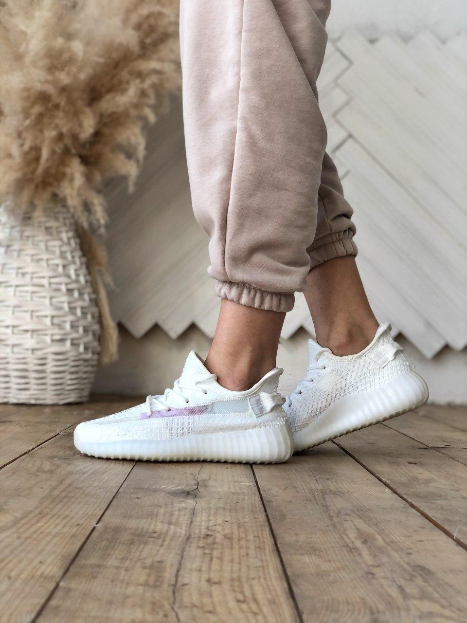 

Женские кроссовки Adidas Yeezy Boost 350 v2 Ice Cream White / Адидас Изи Буст 350 в2 Мороженое Белый 39