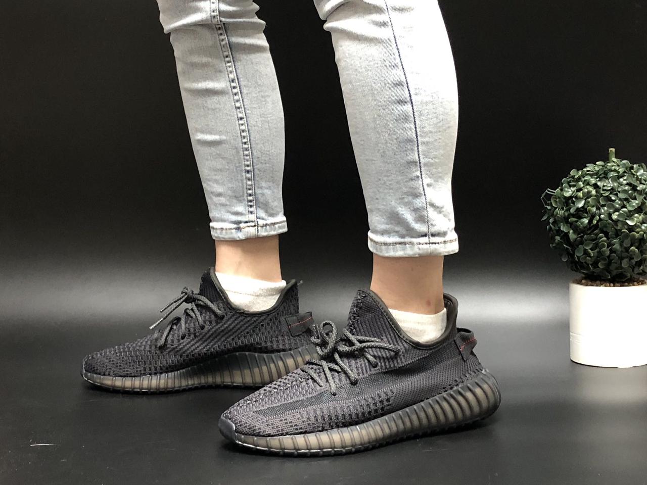 

Мужские Кроссовки Adidas Yeezy 350 V2 "Black Non - Reflective" - "Черные Рефлективные Шнурки" 44, Черный