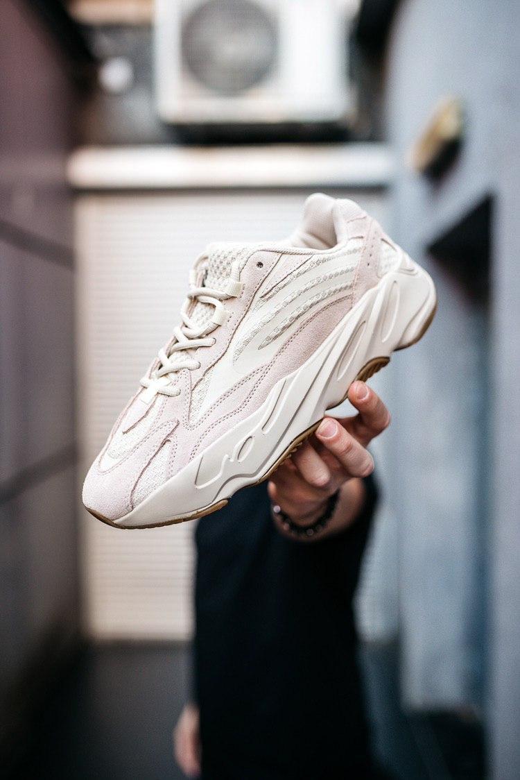 

Мужские кроссовки Adidas Yeezy Boost 700 v2 NEW 2019 Analog / Адидас Изи 700 в2 Бежевые 44, Бежевый