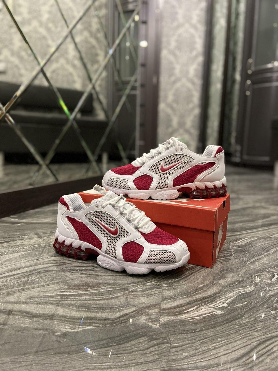 

Женские кроссовкиNike Air Zoom Spiridon Cage 2 Stussy White Red / Найк Аир Зум Спиридон Сейдж 2 Стейси Красные, Красный