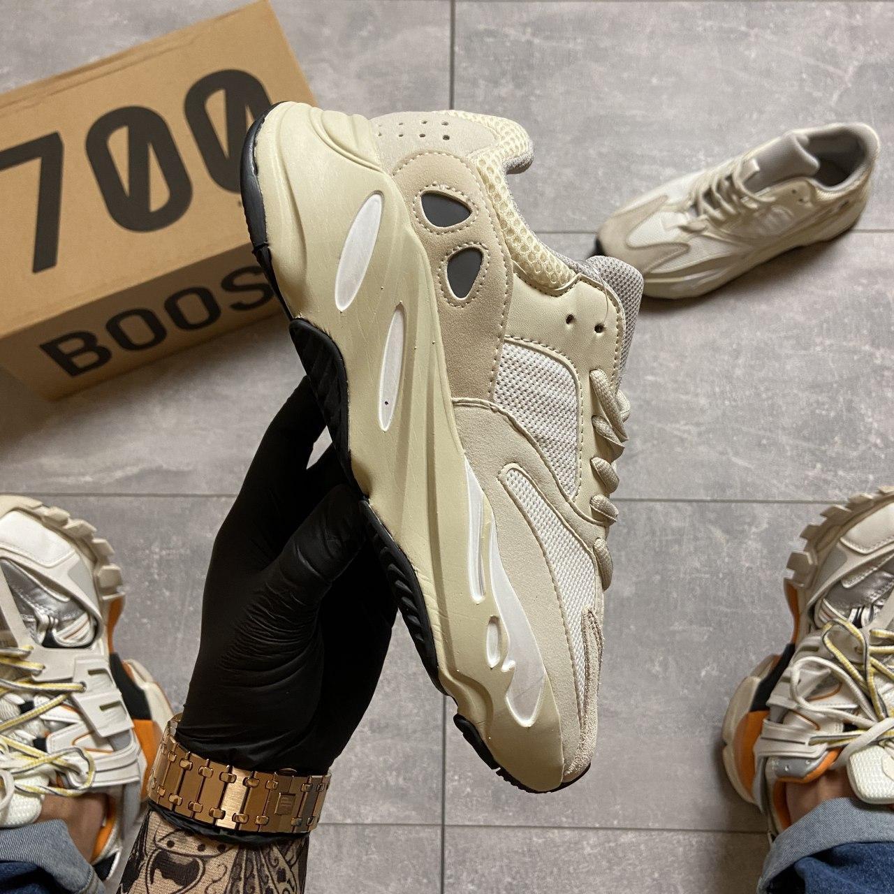 

Женские кроссовки Adidas Yeezy Boost 700 v1 Analog / Адидас Изи Буст 700 В1 Аналог 40, Бежевый