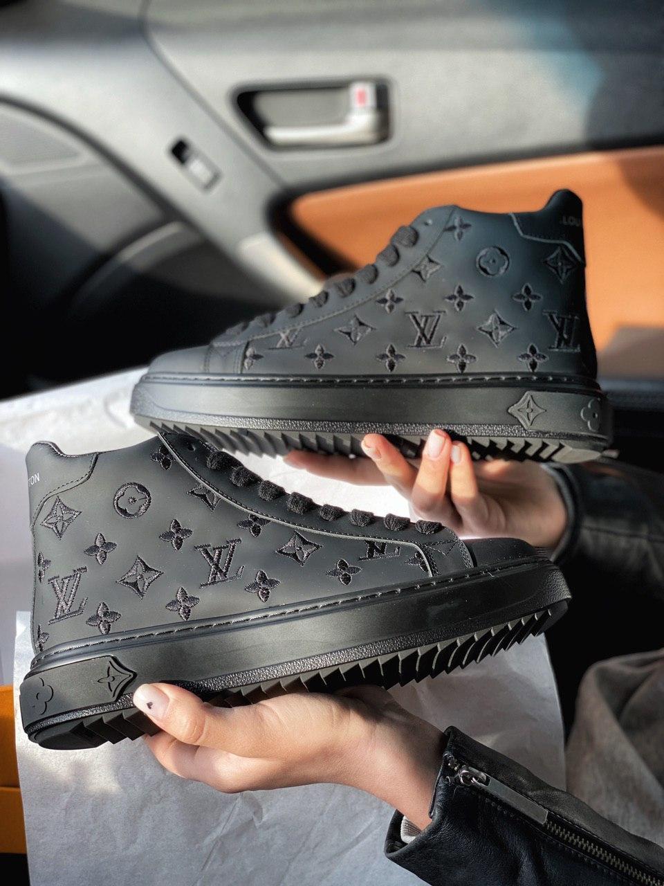 

Женские кроссовки Louis Vuitton Sneakers High Black / Луи Витон Сникерс Высокие Черные 37