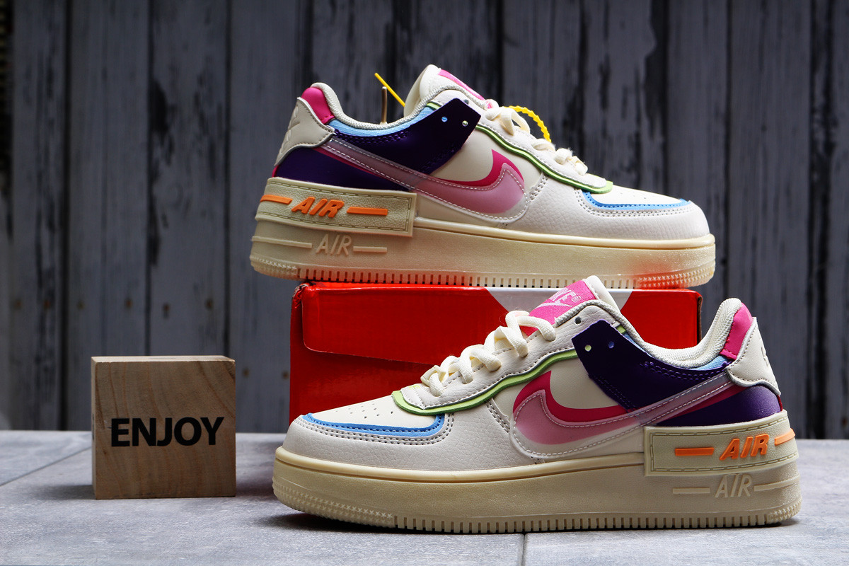 

Кроссовки женские 20031, Nike Air Force 1, бежевые, [ 36 37 ] р. 36-22,5см., Бежевый