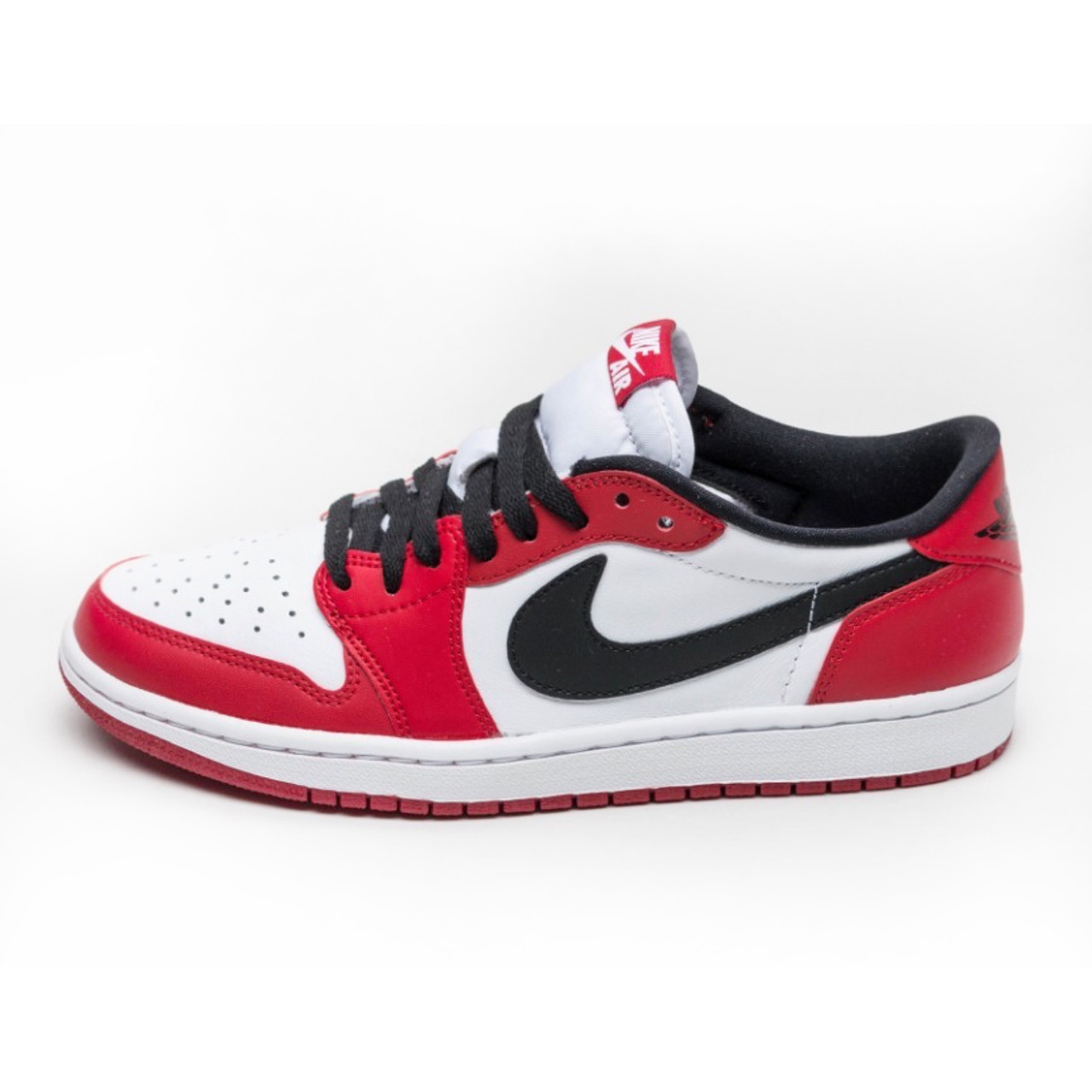 Низкие джорданы 1. Nike Air Jordan 1 Low Red. Nike Air Jordan 1 Low Red Black White. Nike Air Jordan 1 Low Red Black. Nike Jordan 1 Low Red.