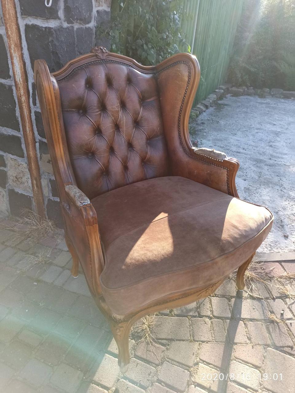 Кресло с ушами бароко
