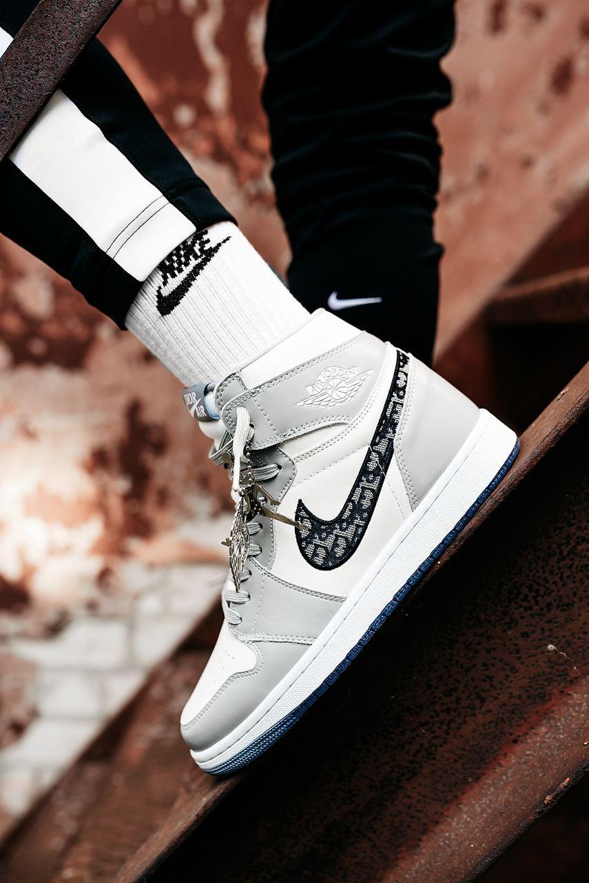 

Женские кроссовки Nike Air Jordan Retro 1 x Dior / Найк Аир Джордан Ретро 1 Диор, Серый