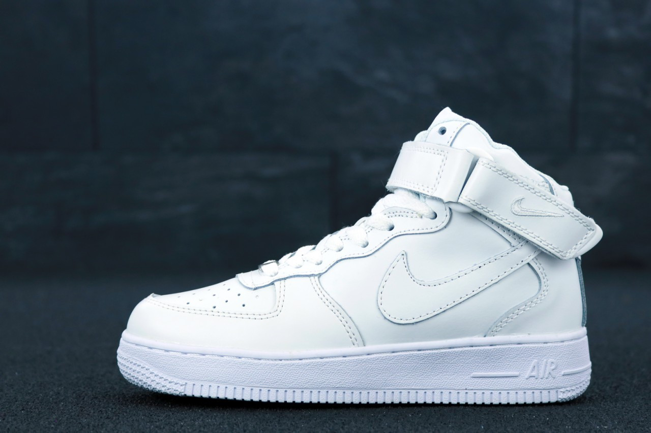 Найк аир высокие. Найк АИР Форс 1 белые. Nike Air Force 1 White высокие. Кроссовки найк мужские Air Force. Кроссовки найк АИР Форс 1.