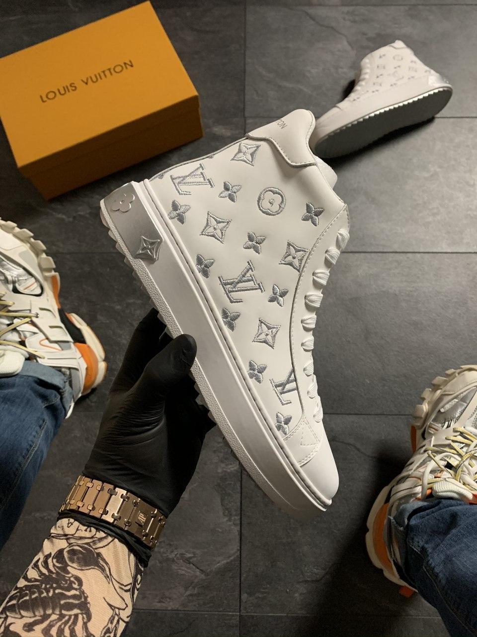 

Louis Vuitton Sneakers High White 38, Белые