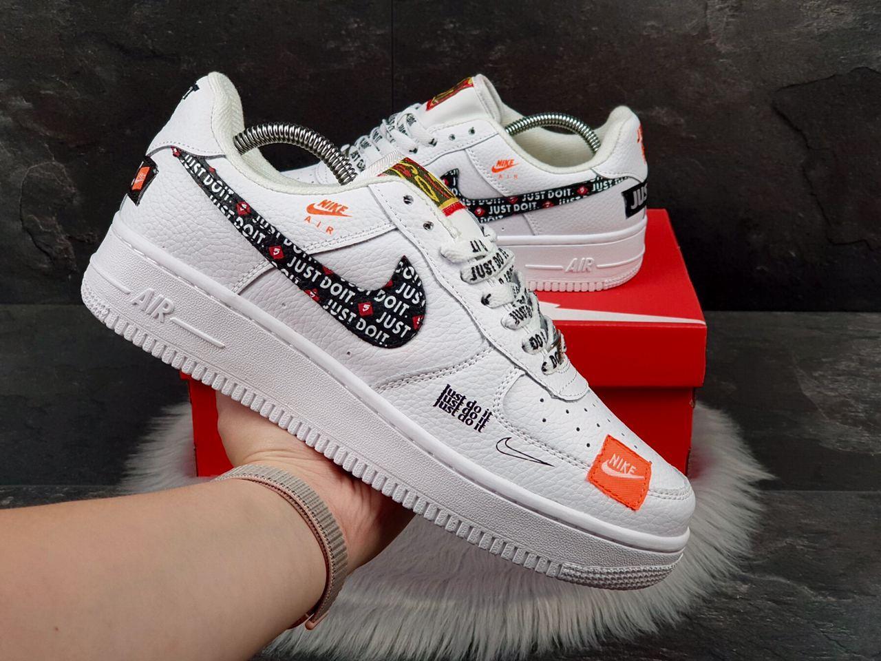 

Кросівки чоловічі в стилі Nike Air Force 1 Just Do It білі з чорним 42