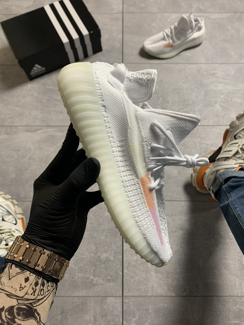 

Adidas Yeezy Boost 350 V2 CWHITE Multiple colors (Белый)