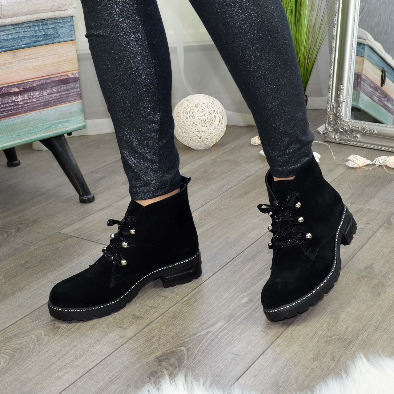 

Полуботинки женские замшевые на шнуровке, цвет черный. 39 размер