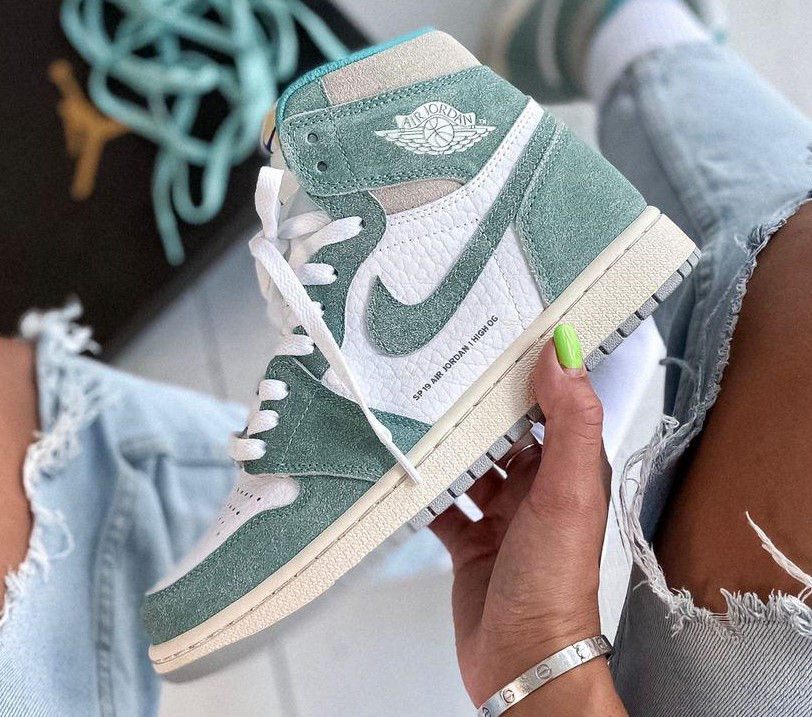 

Air Jordan D*or 1 Retro High Patent Mint | кроссовки женские и мужские; бирюзовые/белые ;осенние/весенние 38, Бирюзовый