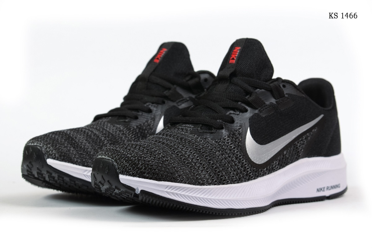 

Мужские кроссовки в стиле Nike Running, текстиль, черные с белым 41(26 см), размеры:41,42,43,44,45,46