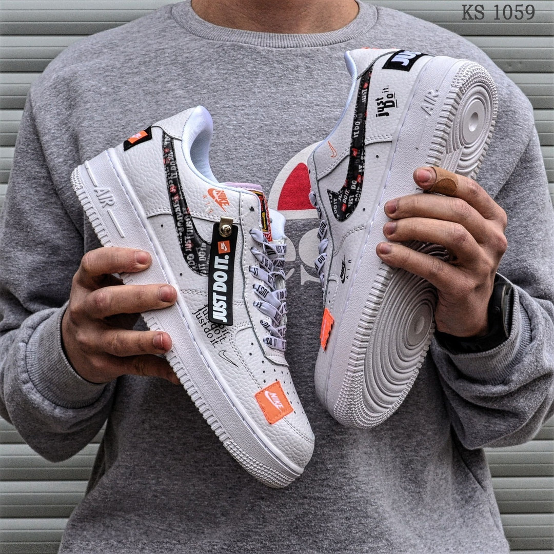 

Мужские кроссовки в стиле Nike Air Force, кожа, белые 44(28 см), размеры:41,44,45,46