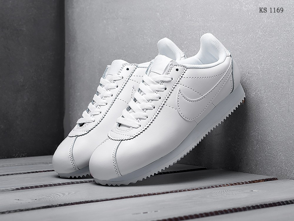 

Мужские кроссовки в стиле Nike Cortez, кожа, белые 41(26 см), размеры:41,44,45,46