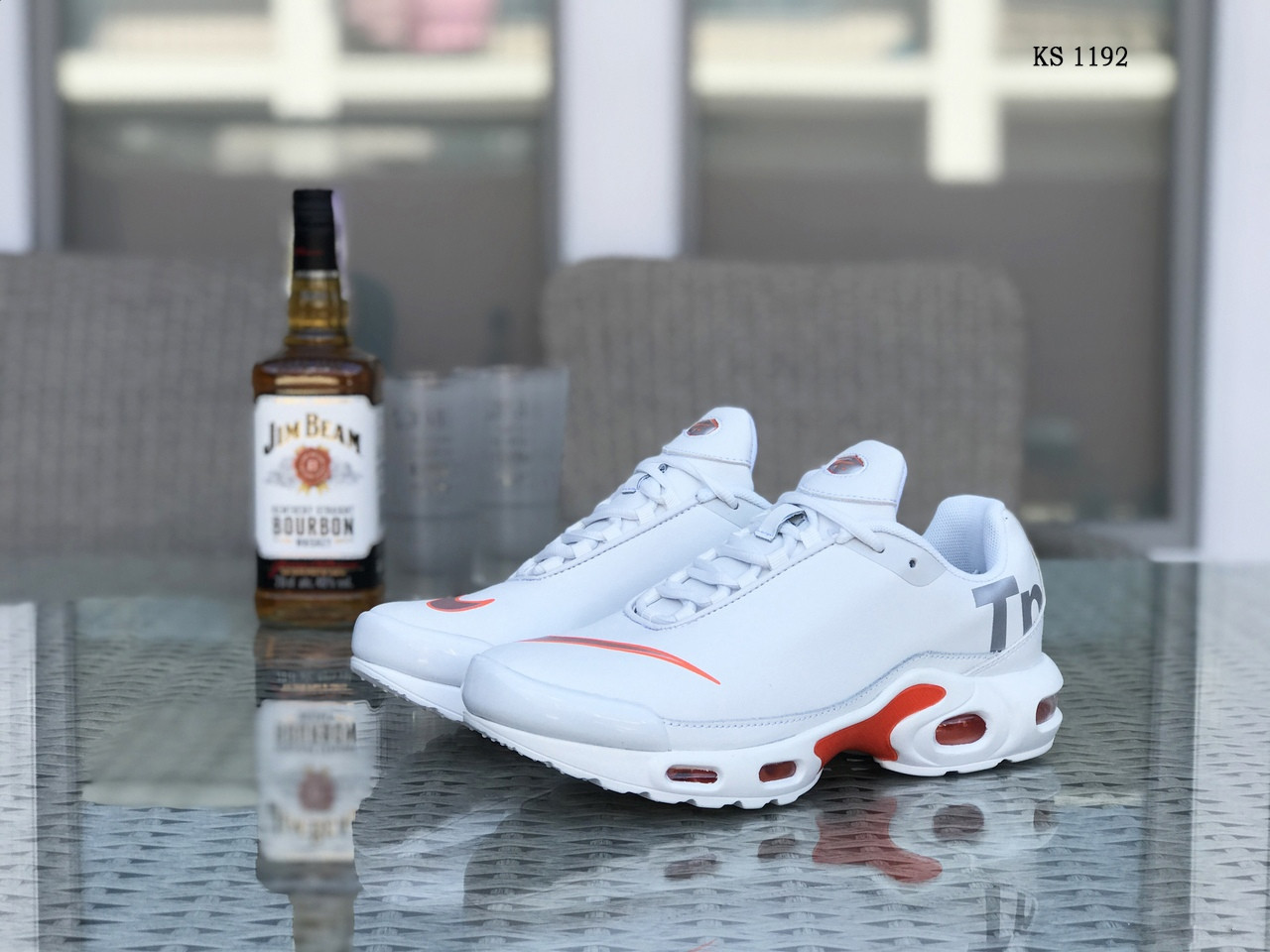 

Мужские кроссовки в стиле Nike Air Max Tn, кожа, белые с оранжевым 44(28 см), размеры:44,46