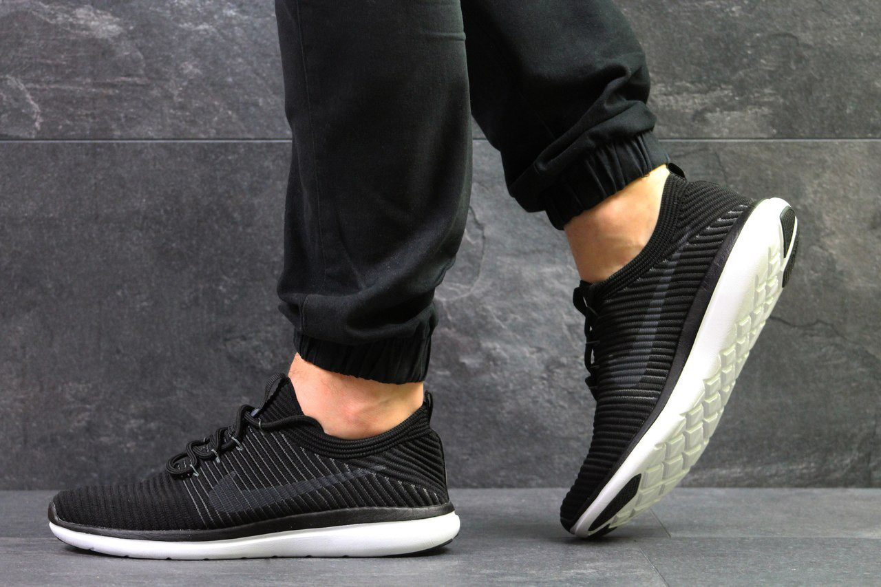 

Мужские кроссовки в стиле Nike Flyknit Black, черные 43(27,2 см), размеры:43,44,46