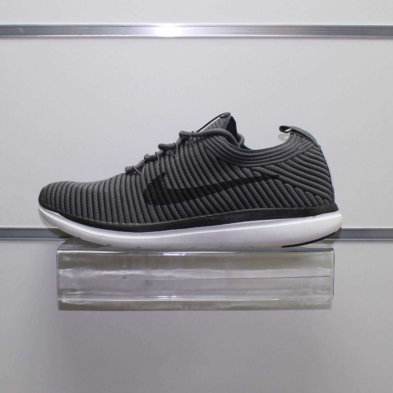 

Мужские кроссовки в стиле Nike Flyknit Gray, серые 44(27,7 см), размеры:41,43,44,46