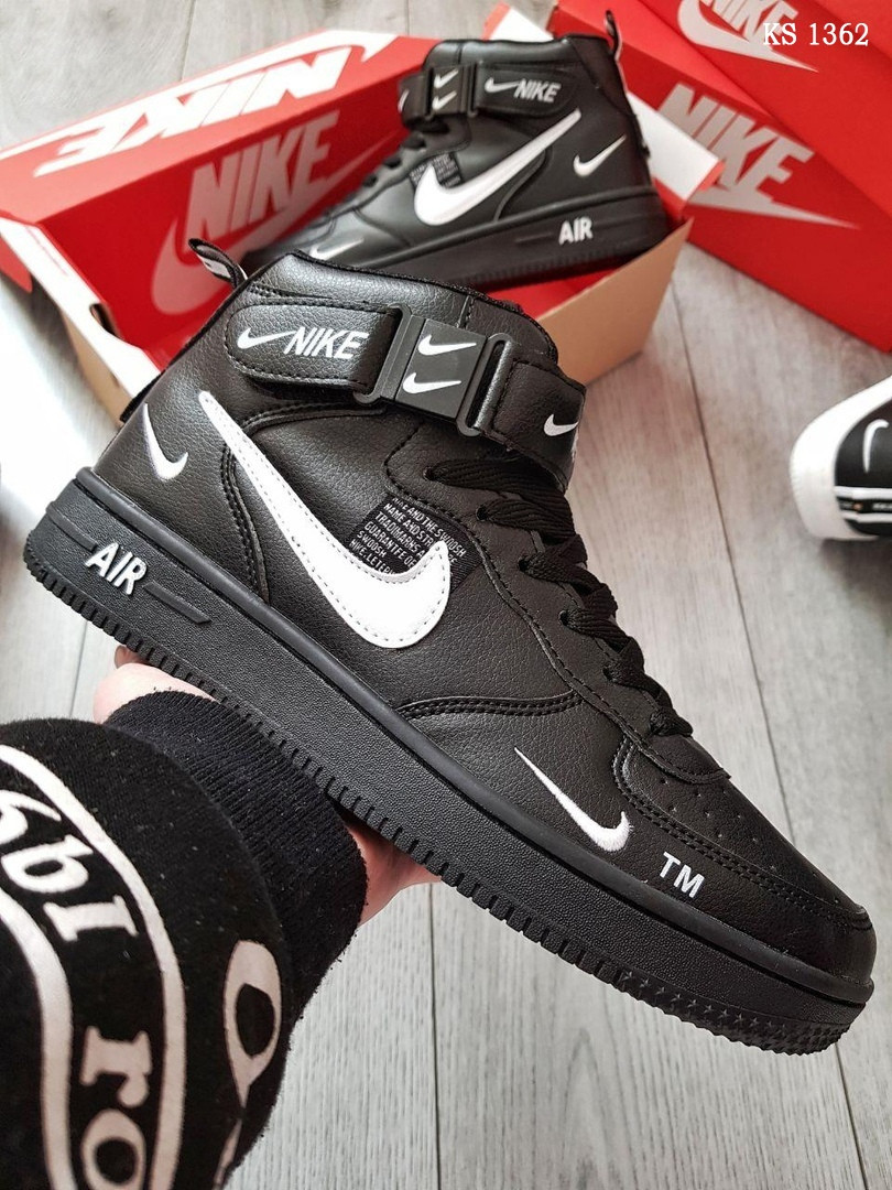 

Мужские кроссовки в стиле Nike Air Force 1 07 Mid LV8 , кожа, черные с белым 43(27 см), последний размер