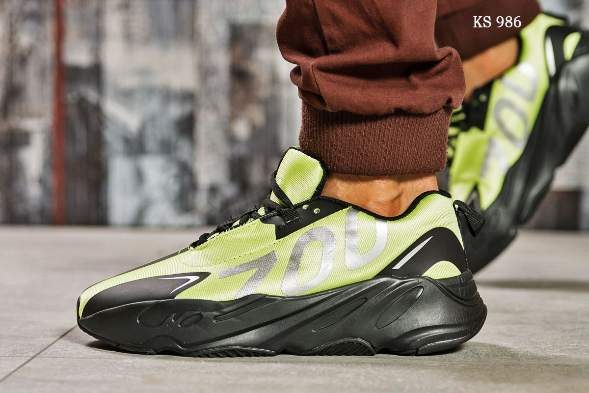 

Мужские кроссовки в стиле Adidas Yeezy 700, зеленые 44(28 см), размеры:41,42,43,44