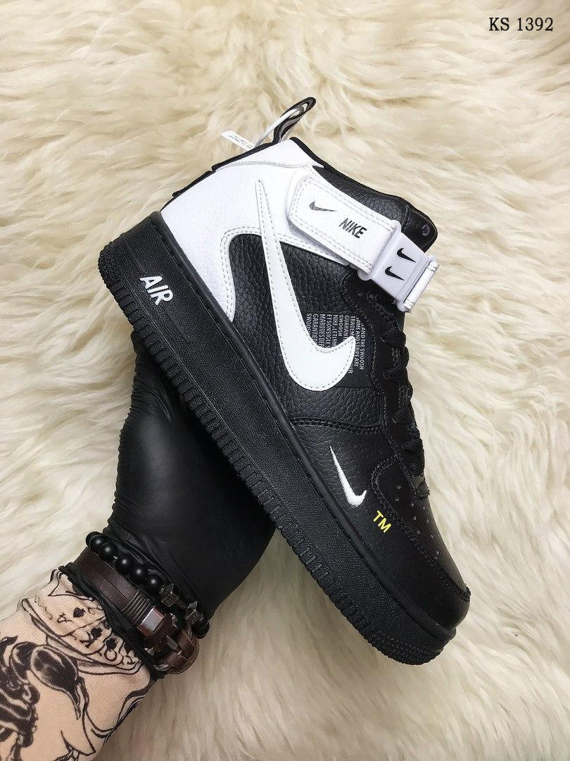 

Мужские кроссовки в стиле Nike Air Force 1 LV8, натуральна кожа, черные с белым 42(26,5 см)