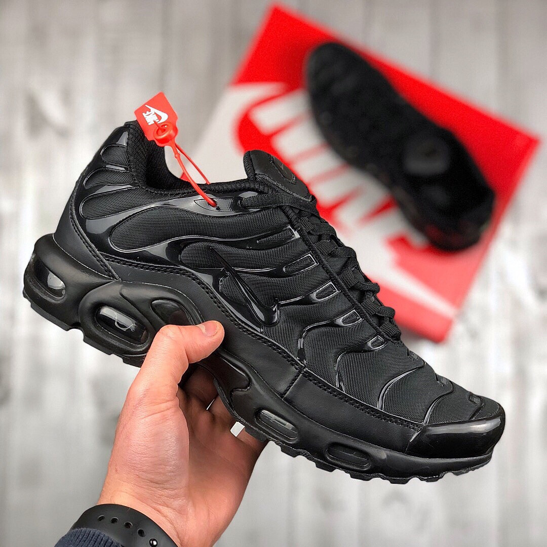 

Мужские кроссовки в стиле Nike Air Max TN Plus Black, 44(28 см), последний размер