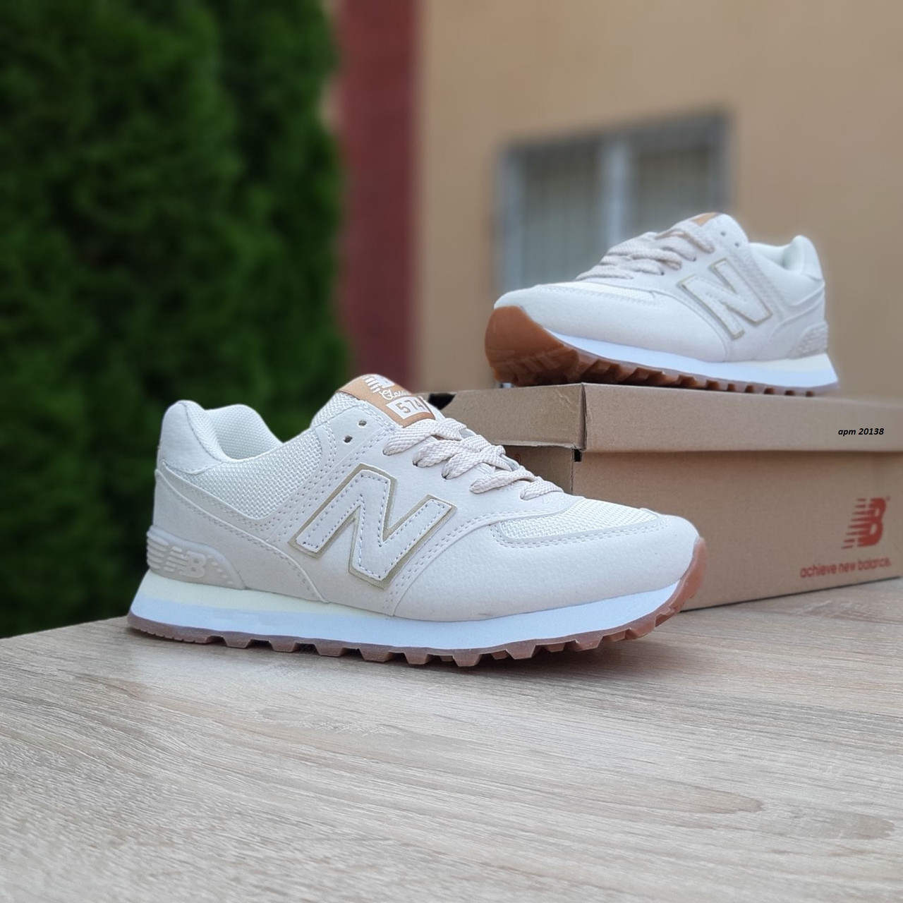 

Женские кроссовки в стиле New Balance 574, замша, сетка, бежевые с золотым, 41 (26 см), размеры:37,41