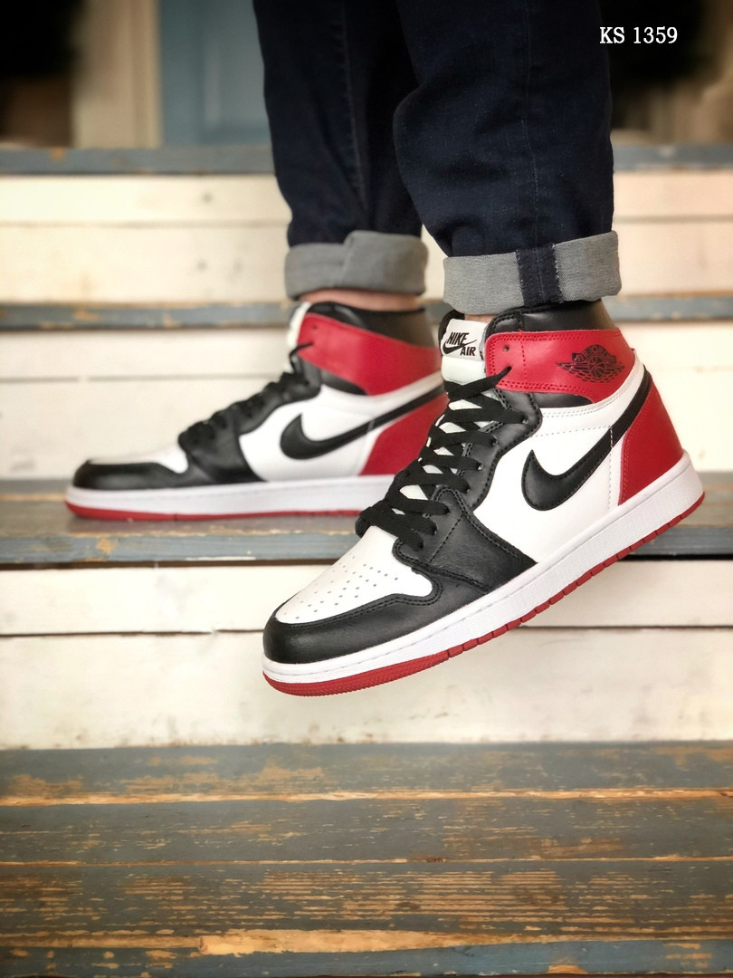 

Мужские кроссовки в стиле Nike Air Jordan 1 Retro High, кожа, разные цвета 41(26 см), размеры:41,44