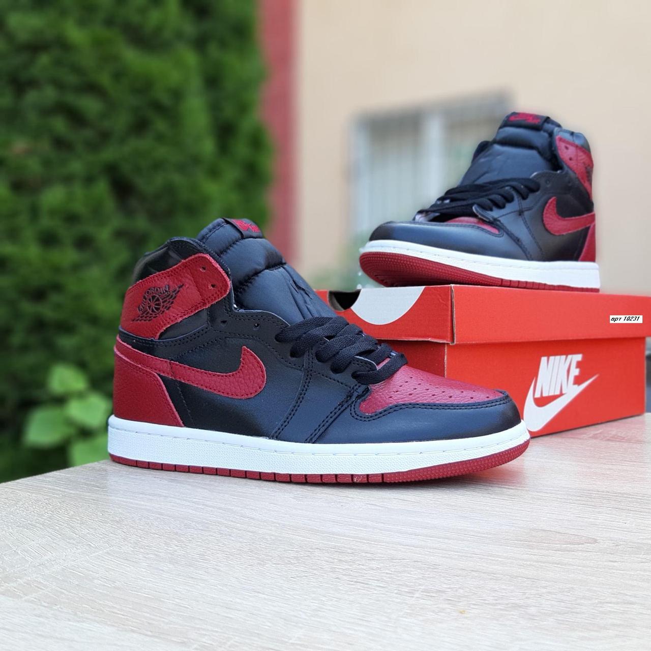 

Мужские кроссовки в стиле Nike Air Jordan 1, кожа, красные с черным, 43 (27,5 см), размеры:41,42,43,44,45,46