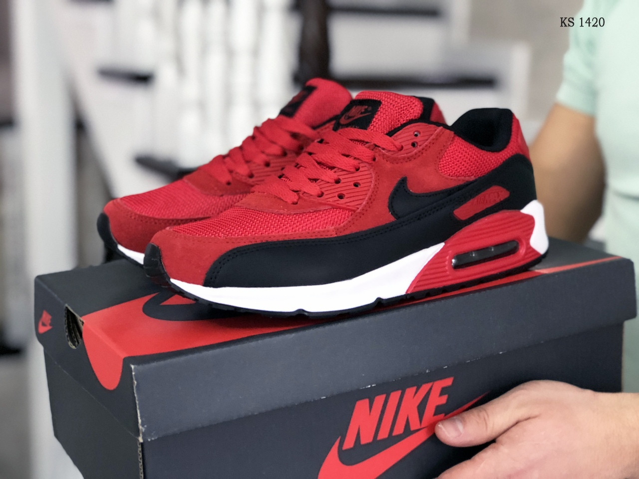 

Мужские кроссовки в стиле Nike Air Max 90, кожа, сетка, красные с черным 43(27,5 см), размеры:41,43,44,45,46