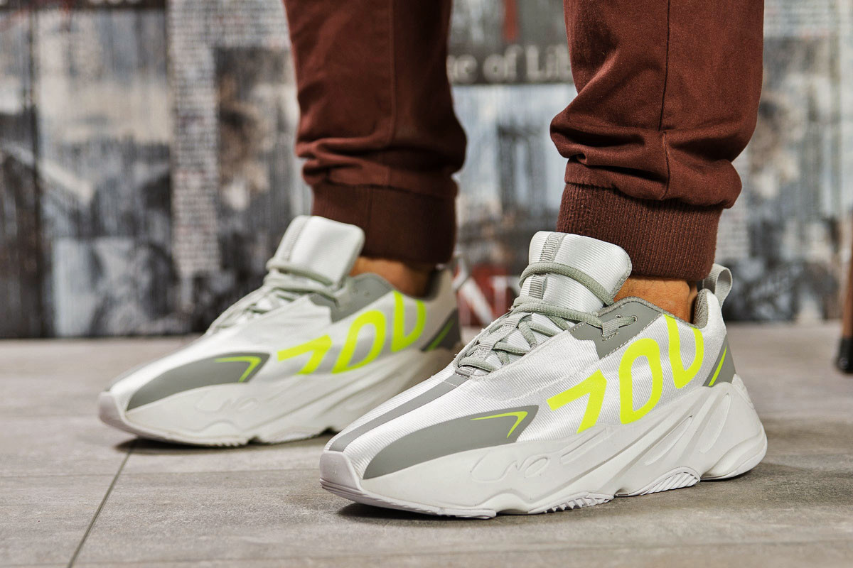 

Мужские кроссовки в стиле Adidas Yeezy 700, серые 42(27 см), размеры:42,43,44,45