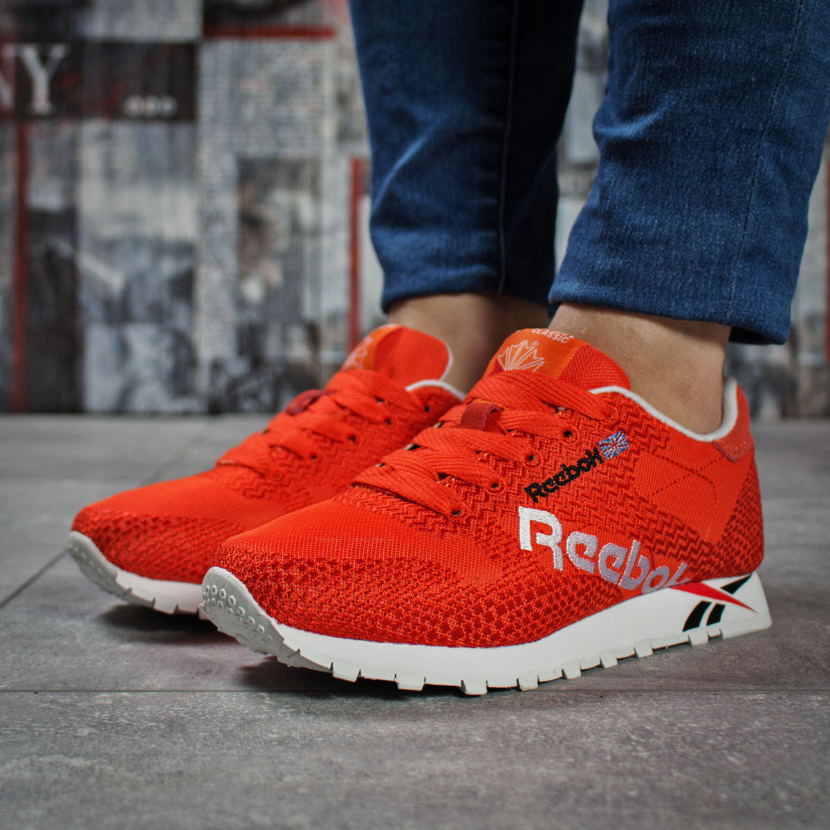 

Женские кроссовки в стиле Reebok Classic, текстиль, оранжевые 36(22,5 см), последний размер