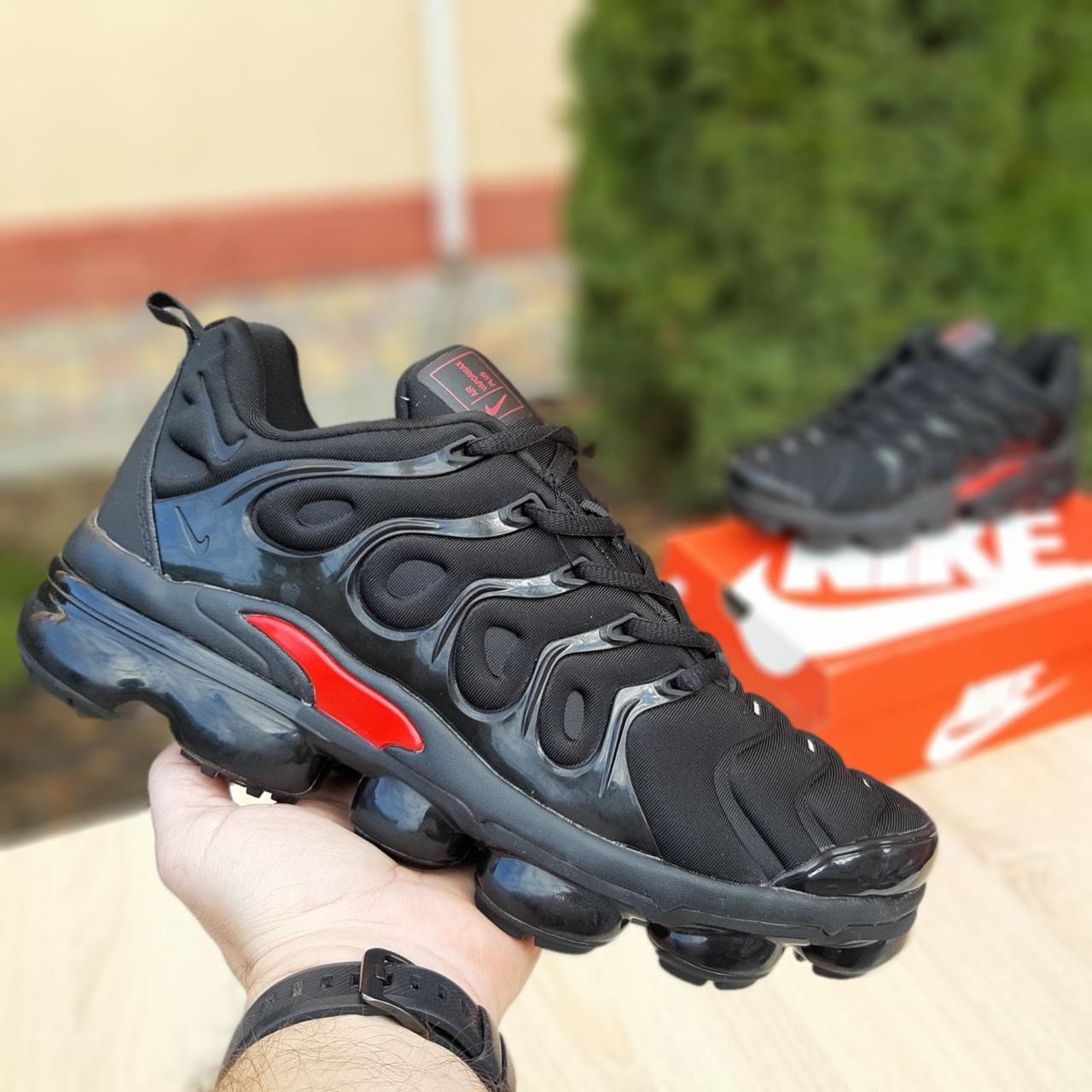 

Мужские кроссовки в стиле Nike Air VaporMax, сеткаовая подошва, черные с красным 46(29 см), размеры:44,45,46