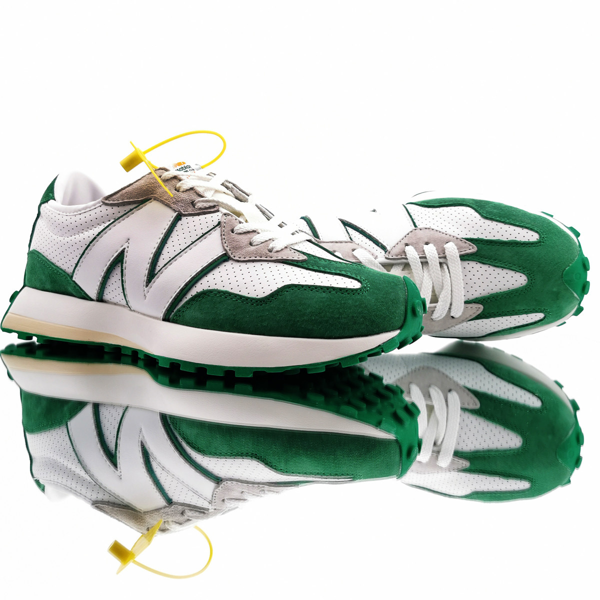 

Мужские кроссовки в стиле New Balance 327 Casablanca, замша, текстиль, белый с зеленым 41 (26 см)